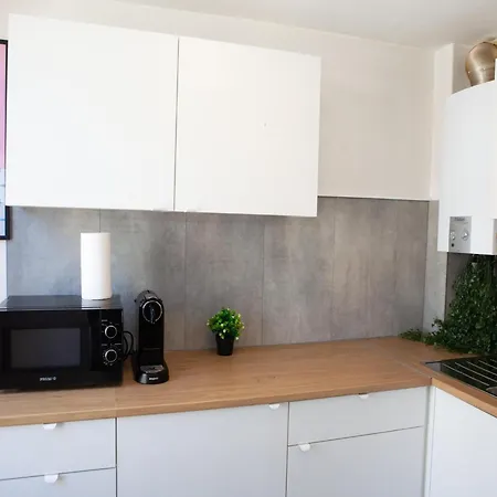 Spacious House For 14 Guests *
